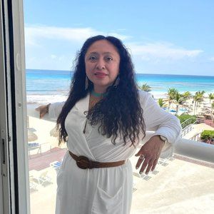 Meet your Posher, Elva